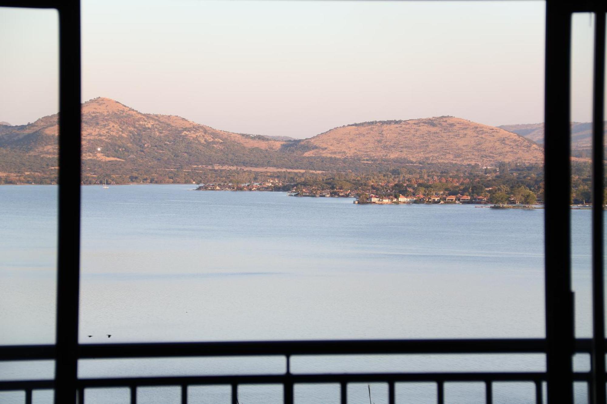 Kosmos Lodge Hartbeespoort Exteriör bild